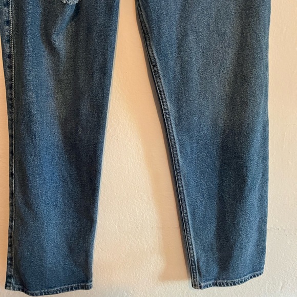 HOLISTER Curvy Ultra High Rise Vintage Straight Jeans Size 27/5 - Picture 3 of 6